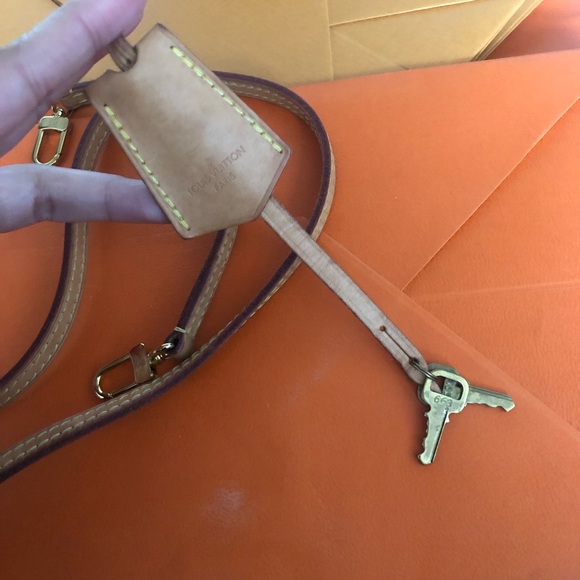 Louis Vuitton LV Alma BB in monogram - Picture 8 of 15